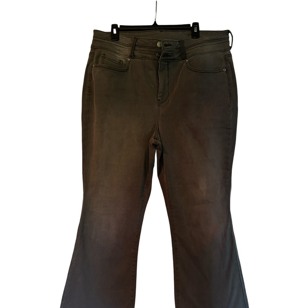 NWT
NYDJ Washed Gray flare LIFT X TUCK jeans